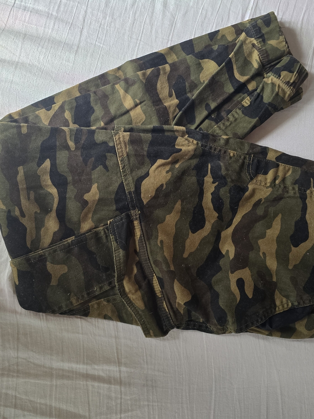 Vintage Camo Cargo Jogger Pants — XL
Men’s Bros. & Co. Clothing Co